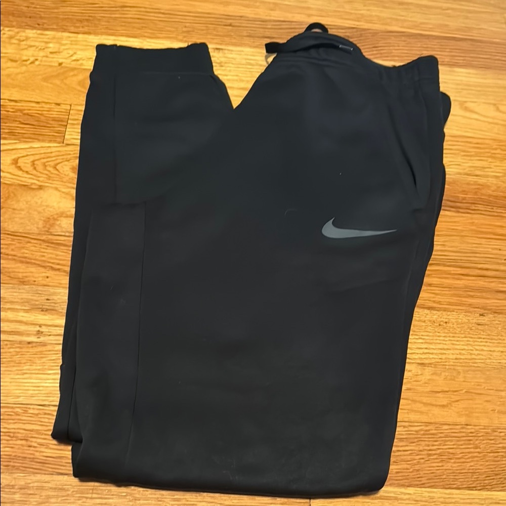 Nike Black Sweatpants with Elastic Waistband
Used